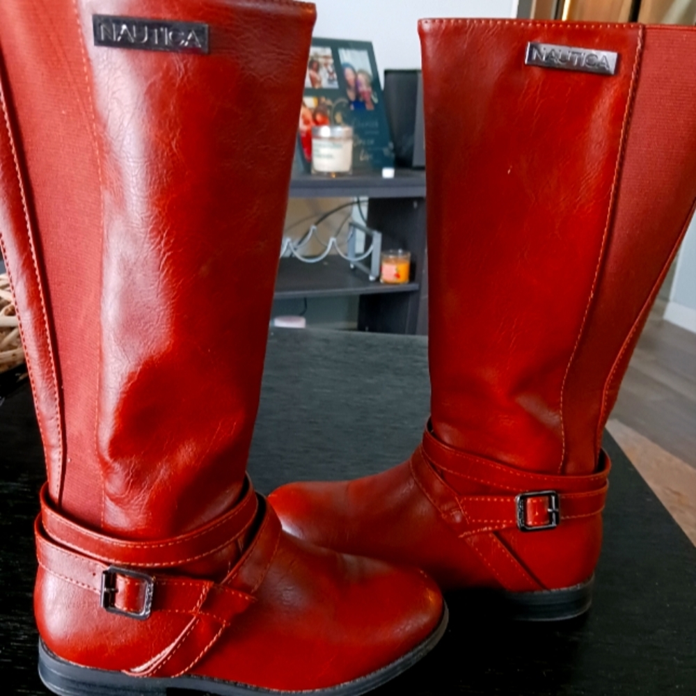 Beautiful girls Nautica boots size 13